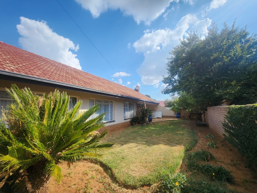 4 Bedroom Property for Sale in Flamwood North West